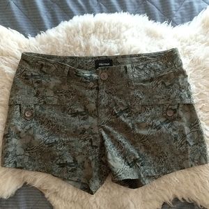 Marmot Green Floral Botanical Shorts